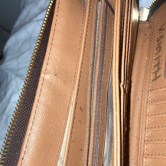 Used Mk woman wallet - Picture 2 of 3